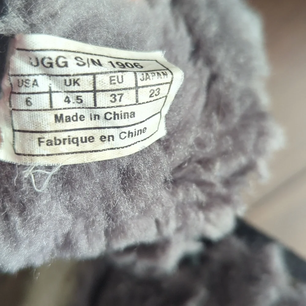 UGG Adirondack II Leather & Shearling Boot - Picture 11 of 12